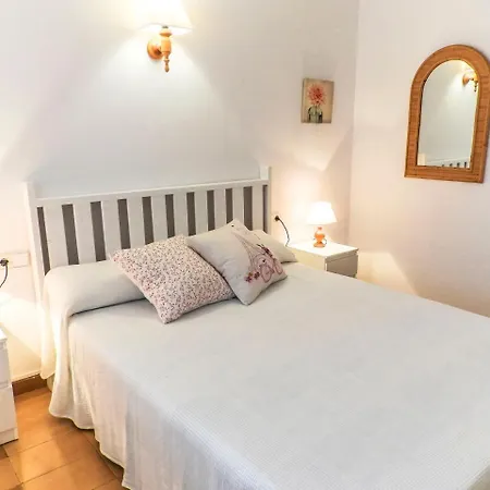 Villa Sleeps 8 Pool Wifi *